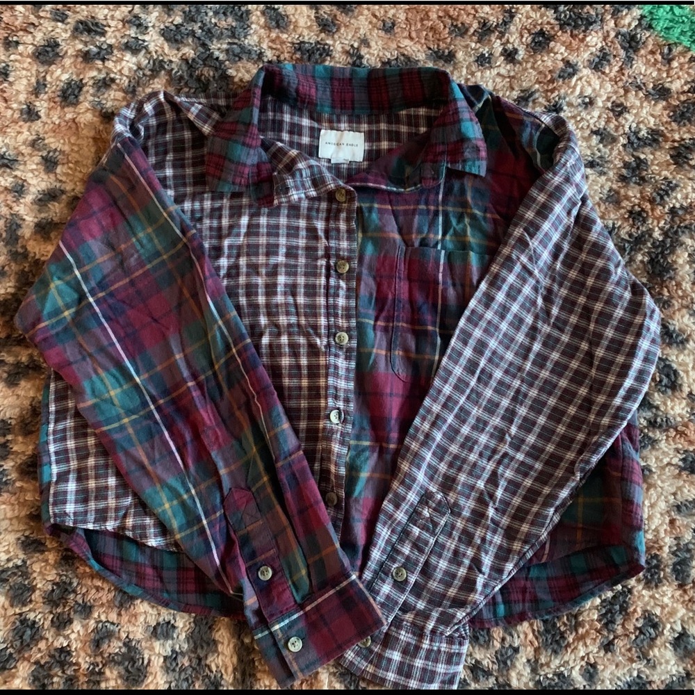 AE Mismatch Cropped Plaid Button Down